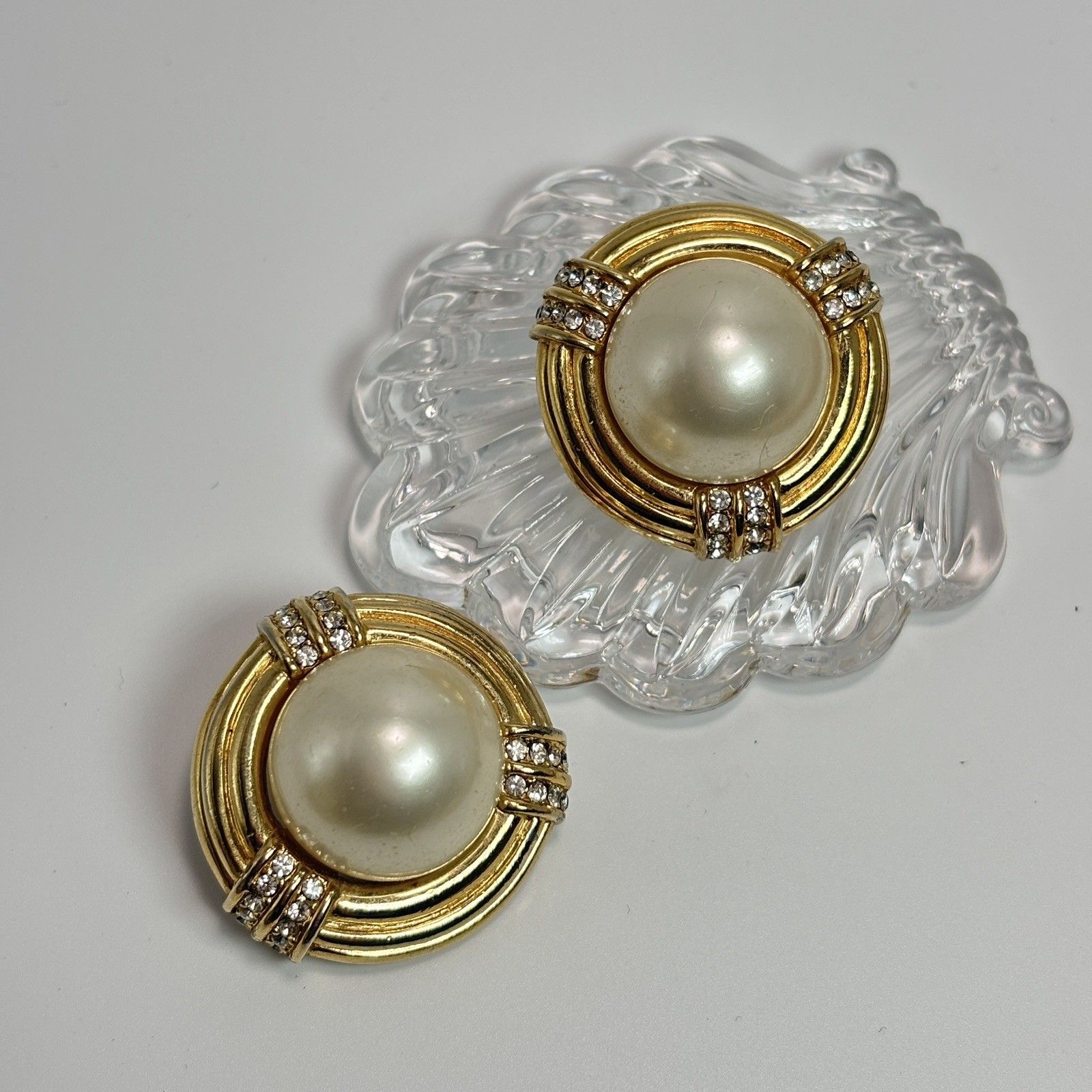 Vintage Ciner Clip On Pearl Earring